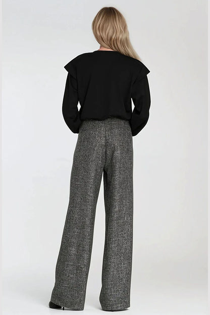 Elegant oversized women's sweatshirt by Nife featuring stylish shoulder pads and ribbed detailing, available in sizes EU 36 to 42.