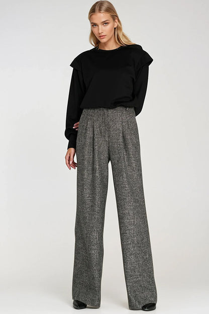 Luxurious women's oversized sweatshirt from Nife, designed with comfort and sophistication in mind, showcasing shoulder pads and a chic round neckline.