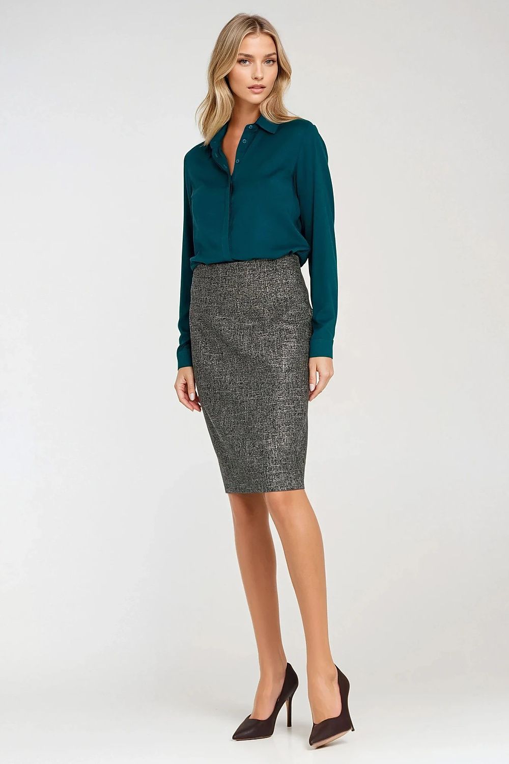 Elegant Nife Classic Women's Long Sleeve Shirt crafted from 100% viscose, featuring a stylish minimalist design, available in EU sizes 36-42, perfect for sophisticated wardrobes.