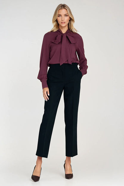 Close-up of the delicate viscose fabric of the Nife elegant women's blouse, showcasing its luxurious texture and quality craftsmanship.