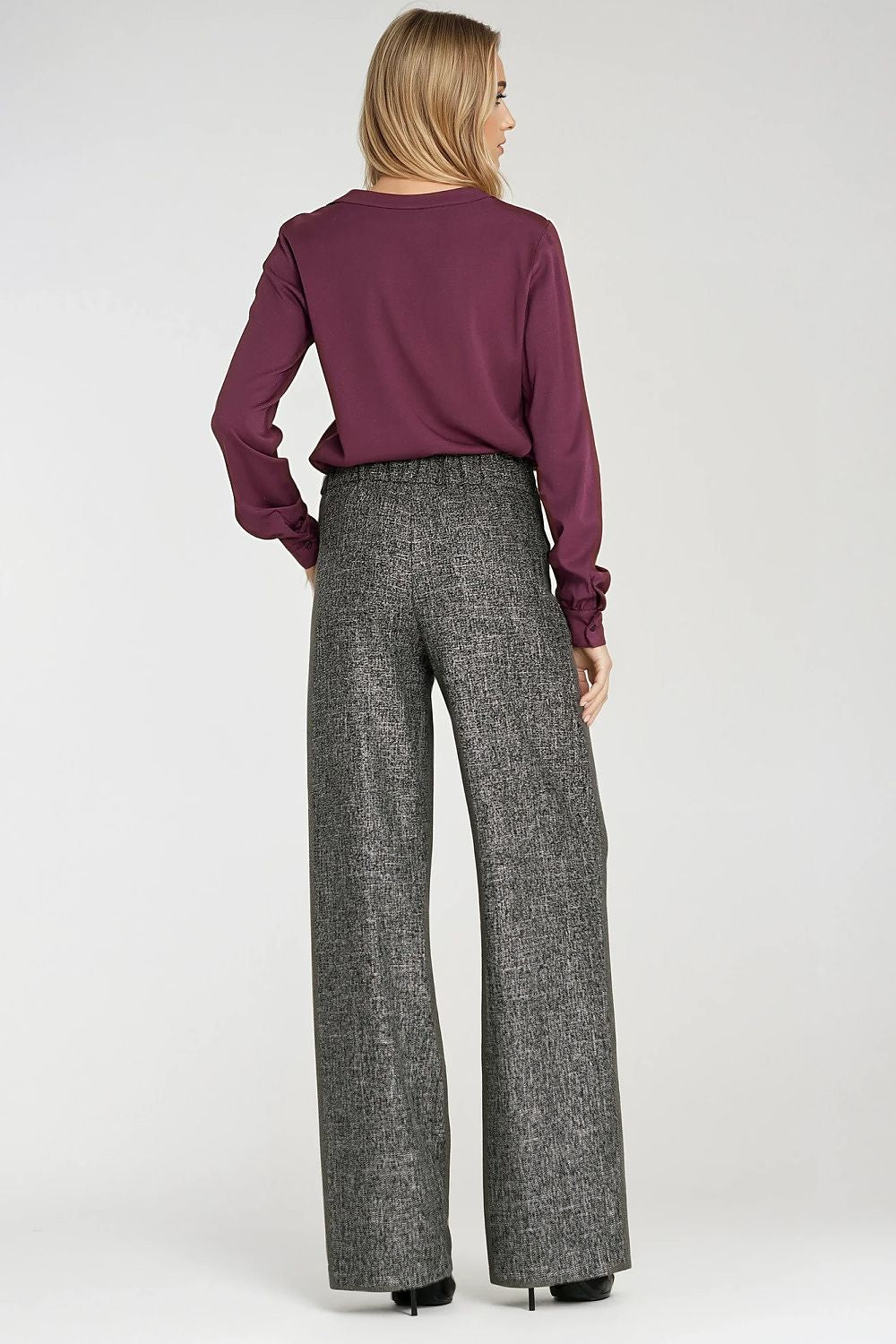 Luxurious Nife women's blouse made from breathable viscose, highlighted with long sleeves and a flattering pleated V-neck.