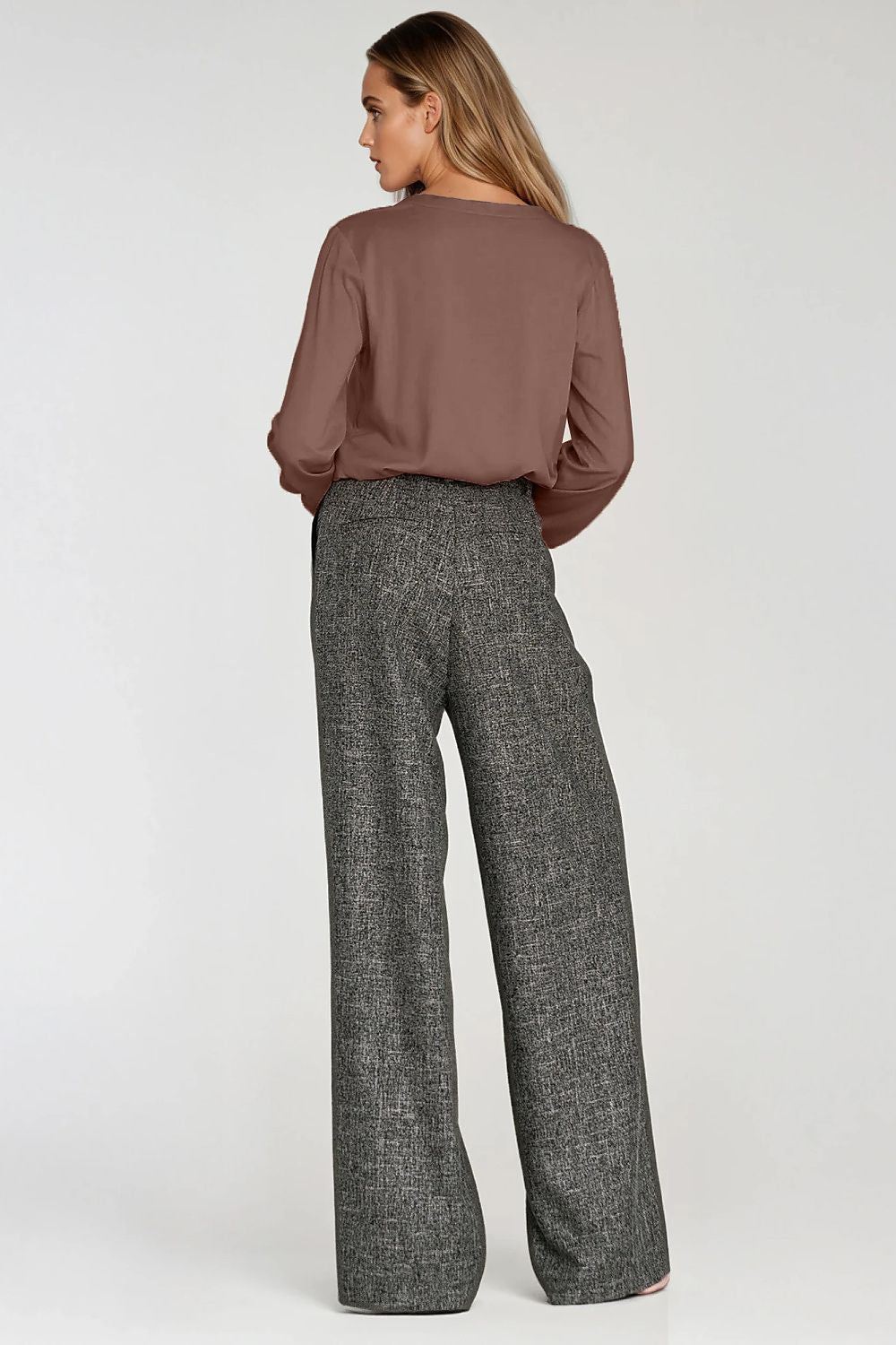 Elegant viscose blouse by Nife, featuring a V-neck and pleat design, perfect for a luxurious women's fashion statement.