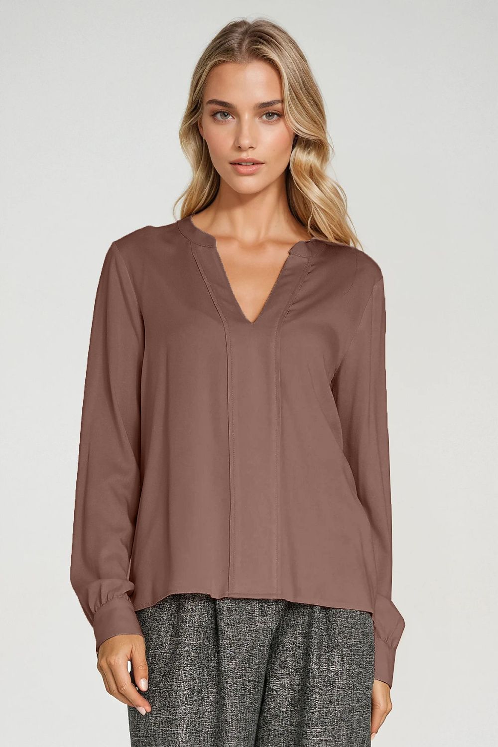 Nife timeless women's elegance blouse in breathable viscose, showcasing stylish long sleeves and a flattering silhouette.