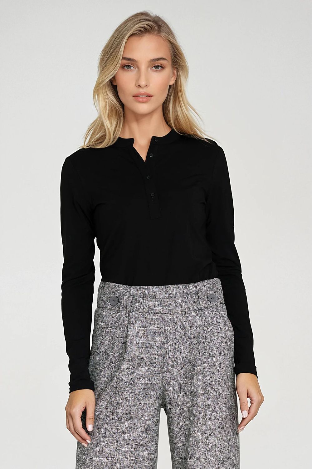 Luxurious fitted women's blouse by Nife featuring a chic polo neck and long sleeves, perfect for a classy look.