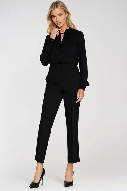 Detailed view of the long sleeves and buttoned closure of the Nife viscose shirt, reflecting a chic and elegant appeal for any occasion.