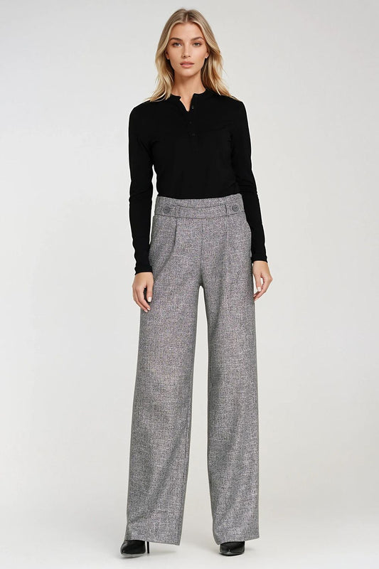 Close-up details of Nife's high waist wide leg trousers, featuring decorative pleats and a sophisticated belt with buttons for a luxurious look.