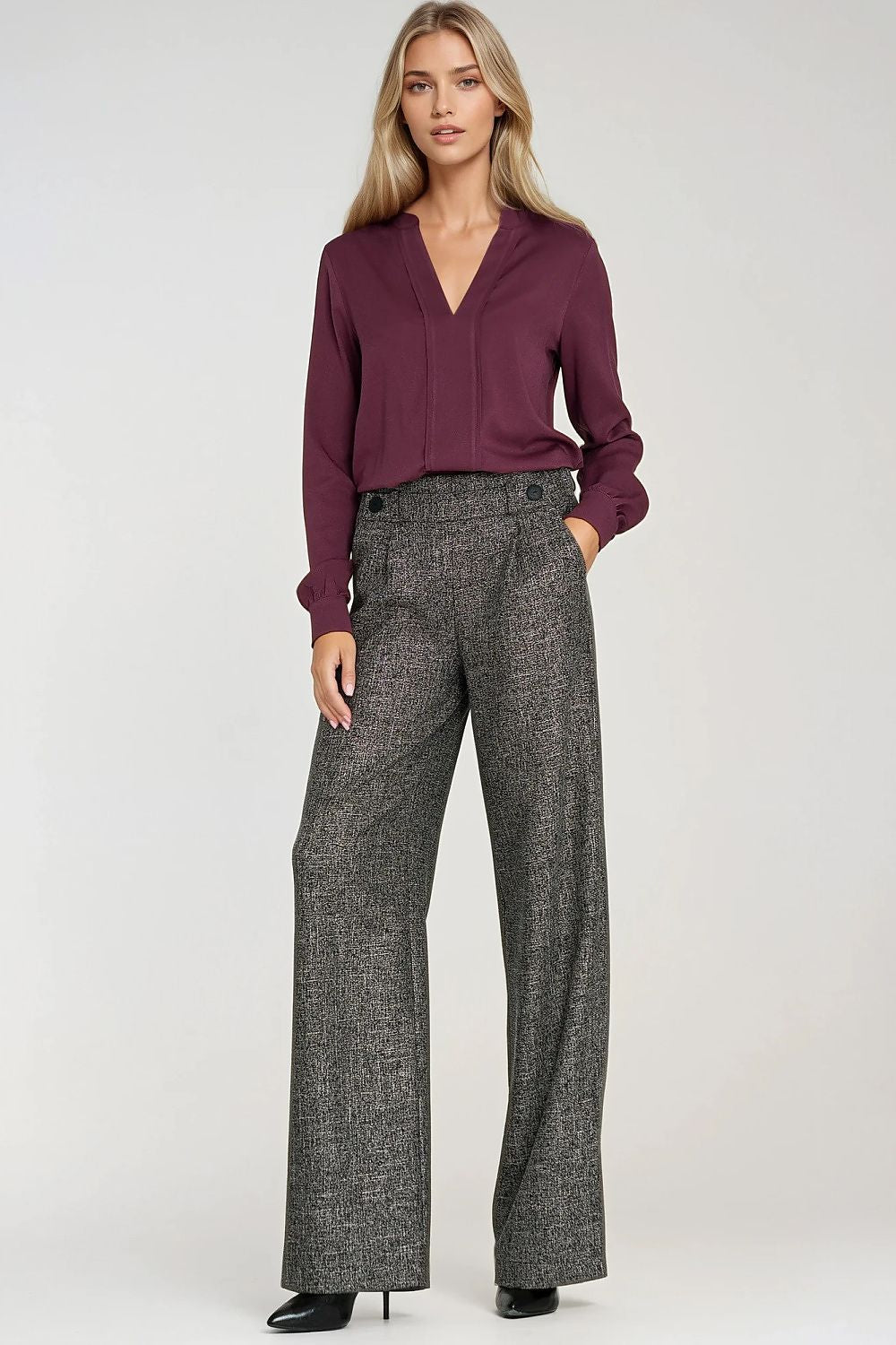 Chic wide leg trousers by Nife, crafted for comfort and style with a relaxed fit and modern design, perfect for any occasion.