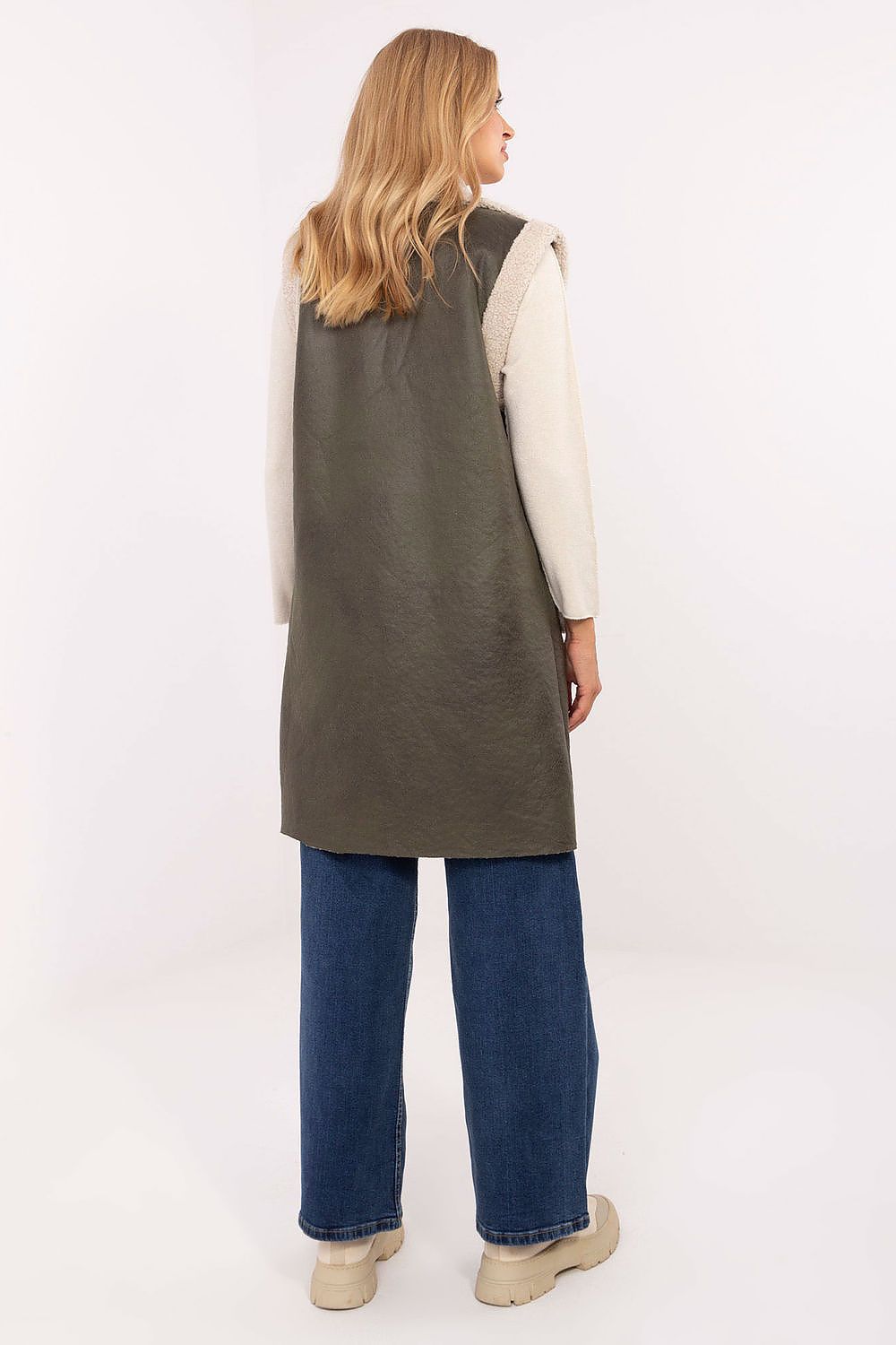 Stylish autum winter-ready women's vest from Factory Price, made of 100% high-quality polyester, enhancing fashionable layered looks.