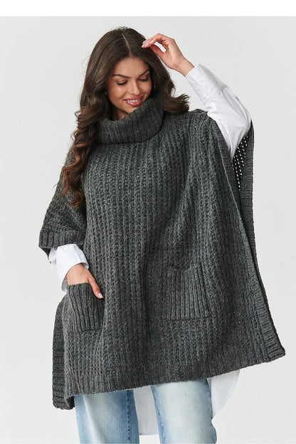 Luxurious oversized women's turtleneck poncho sweater by Makadamia, featuring elegant pockets and crafted from a high-quality blend of acrylic, wool, and polyester, ideal for autumn-winter fashion.
