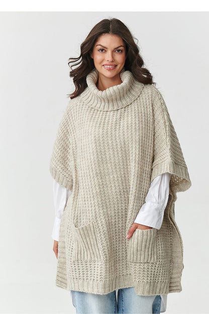 Luxurious poncho-style turtleneck sweater by Makadamia, featuring a high neckline and practical front pockets, perfect for autumn layering in stylish beige melange.