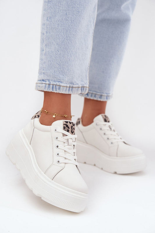 Vinceza Women's Natural Leather Sneakers in luxurious natural leather, featuring a stylish platform height of 4.5cm, ideal for elegant yet sporty everyday wear.
