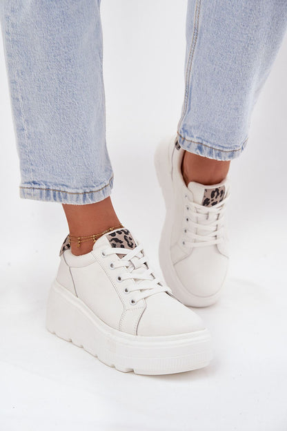 Fashionable Vinceza Women's Natural Leather Sneakers displayed in various sizes EU 36-40, combining comfort and luxury for a chic casual look.