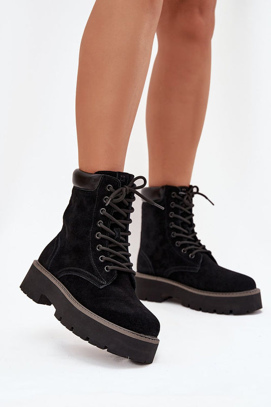 Elegant Big Star women's urban workery boots in luxurious suede, insulated for warmth, showcasing a stylish platform design ideal for chic everyday outfits.