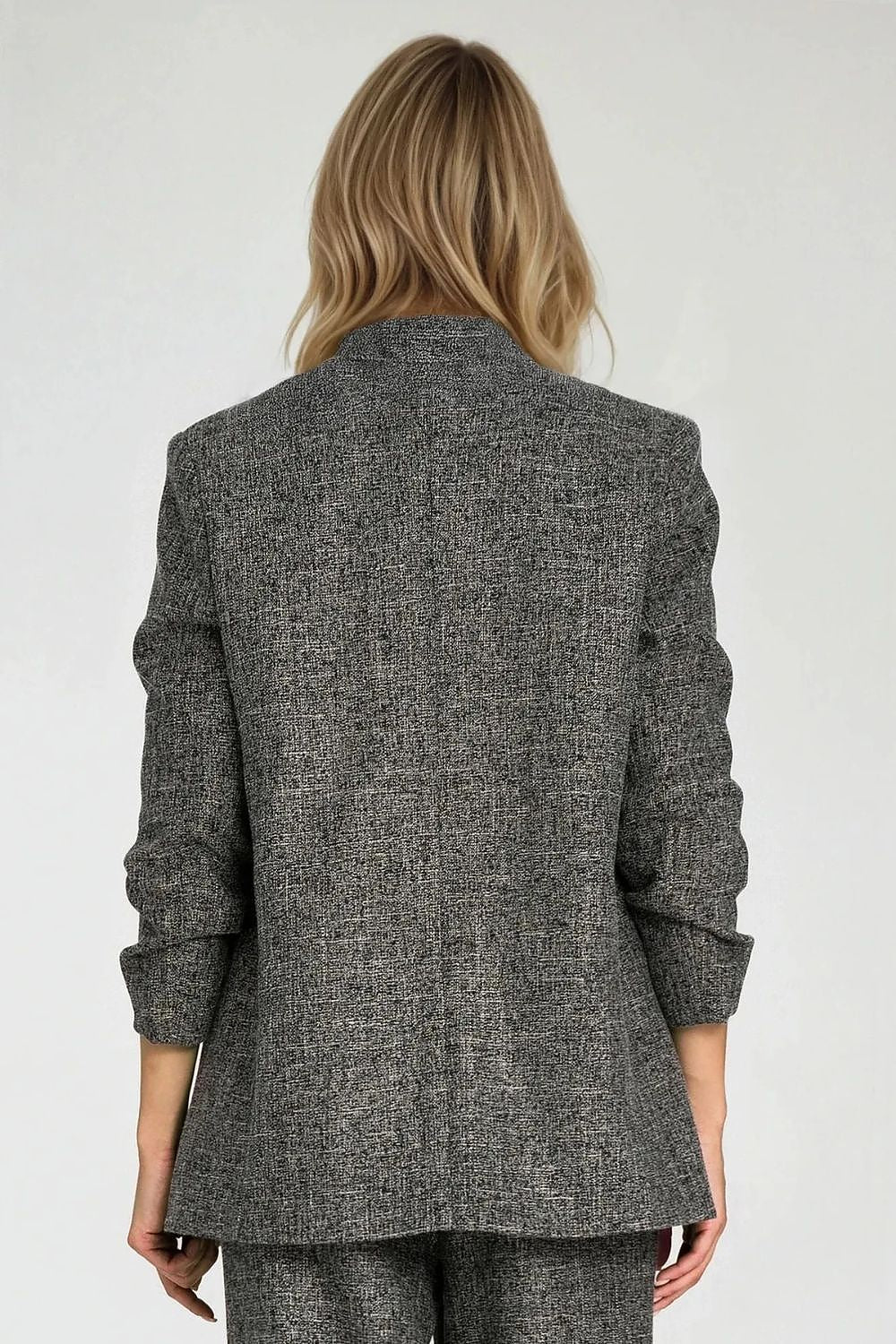 Nife's elegant jacket with imitation pockets and full lining, ideal for enhancing any wardrobe with a touch of class.