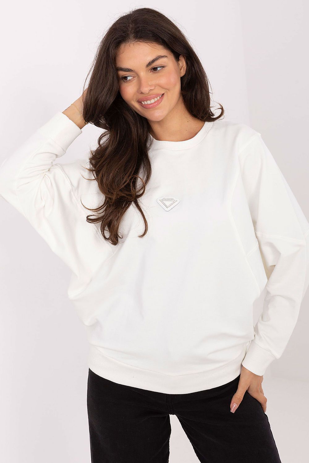 Luxurious minimalist sweatshirt for women by Rue Paris, designed for comfort and a flattering fit with its smooth texture.