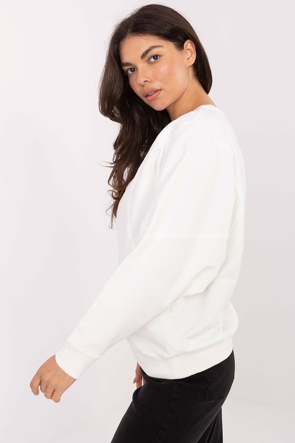 Chic and versatile long sleeve sweatshirt by Rue Paris, offering a sophisticated approach to casual wear with a minimalist design.