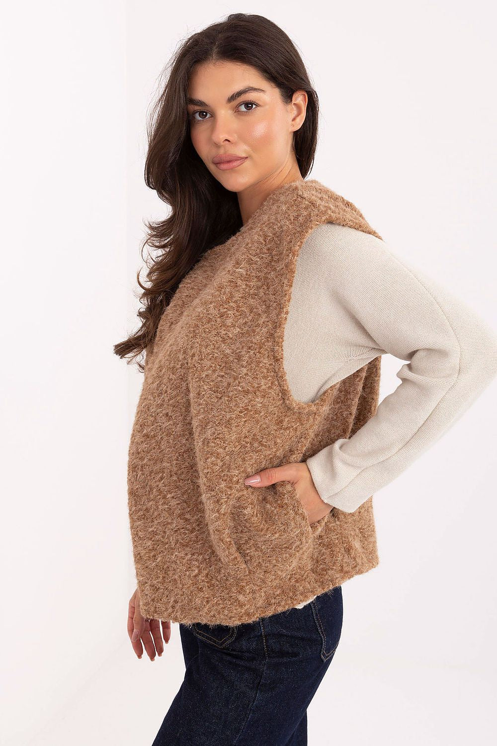 Luxurious polyester boucle vest for women by Rue Paris, showcasing a unique texture for seasonal fashion.