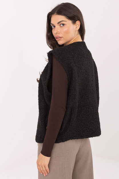 Luxurious casual outer layer by Rue Paris, this women's boucle vest combines functionality and fashion with its practical pockets.