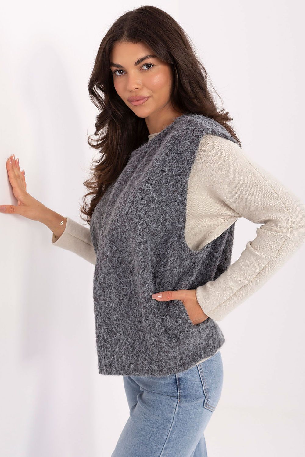 Fashionable women's boucle vest without fastening, designed by Rue Paris, perfect for everyday wear.