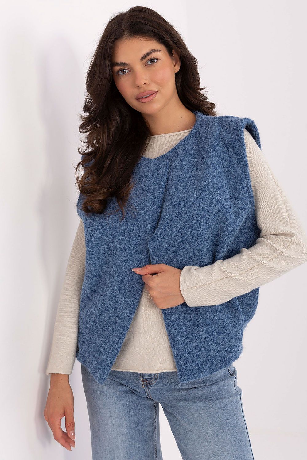 Trendy casual outer layer by Rue Paris, this boucle vest combines practicality with luxury, perfect for women's wardrobe this season.