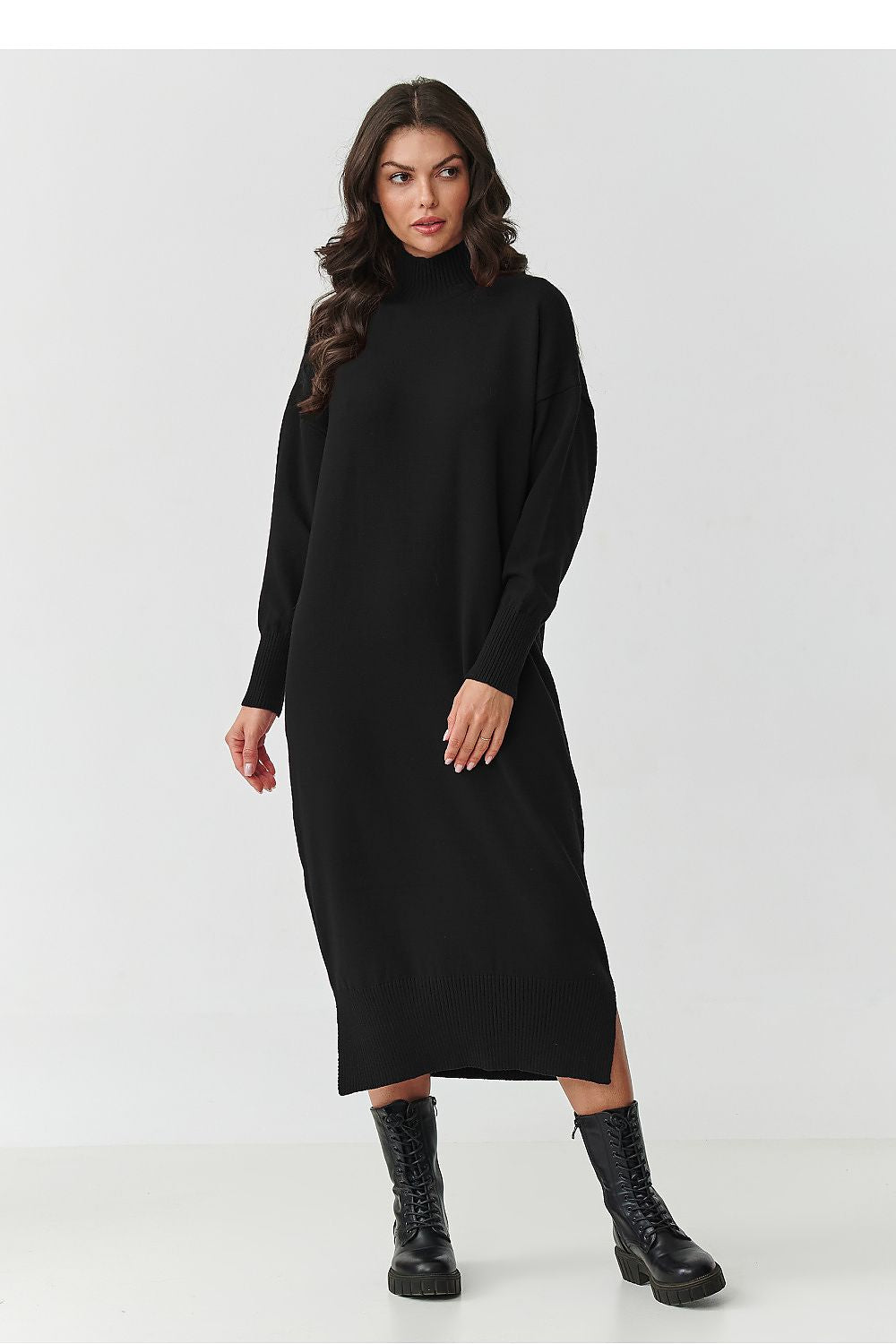 Elegant midi sweater dress by Makadamia featuring a chic turtleneck design, perfect for autumn-winter style.
