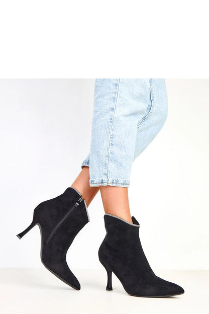 Stylish pointed toe ankle boots for women by Solea, with a sophisticated 8.5 cm heel and elegant zircon accents.