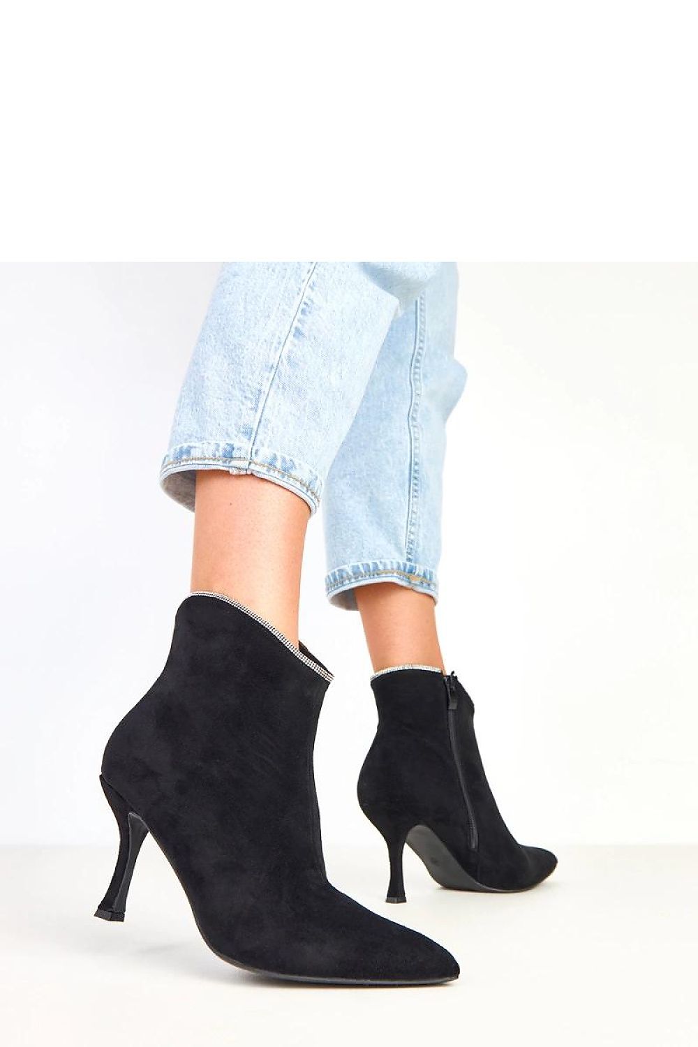 Solea ankle boots crafted from eco-friendly suede, designed with a zipper closure and chic details, ideal for transitional seasons.