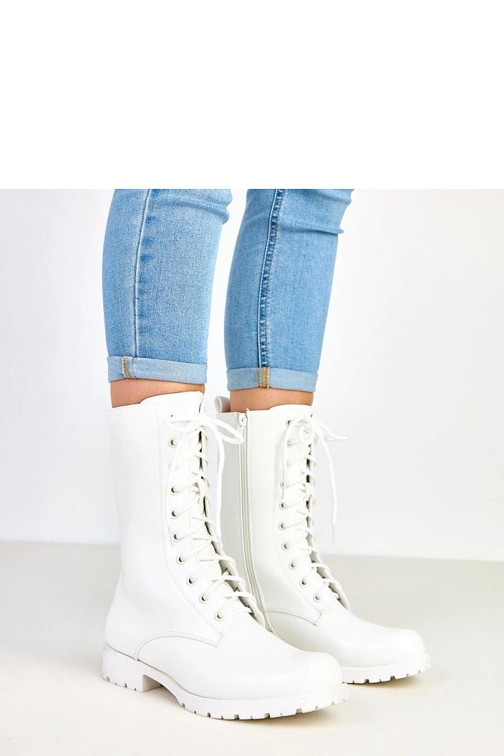 Solea Women's white work boots with easy lacing and zipper detail, ensuring both sophistication and functionality for everyday wear.