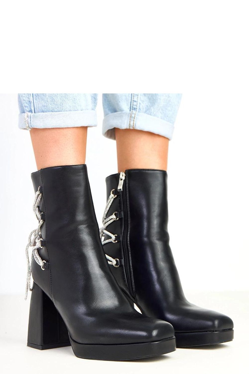 Luxury women's ankle boots made by Solea in high-quality eco-leather, designed with a practical zipper closure for easy wear, ideal for transitional fashion.