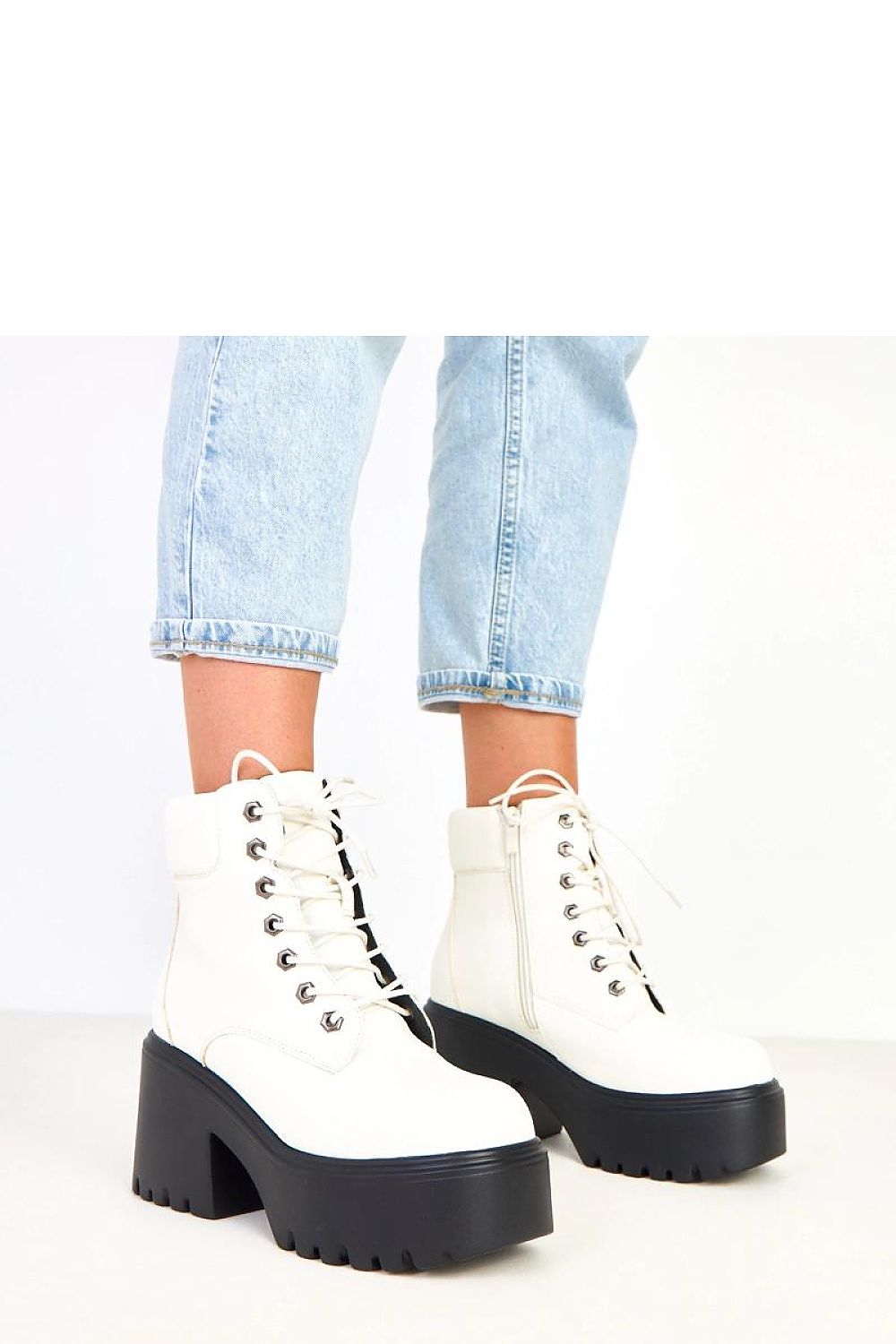 Chunky women's ankle boots by Solea in ecological leather with a square toe and 12cm shaft, featuring a solid 9cm heel and 5cm platform, perfect for stylish urban outfits.