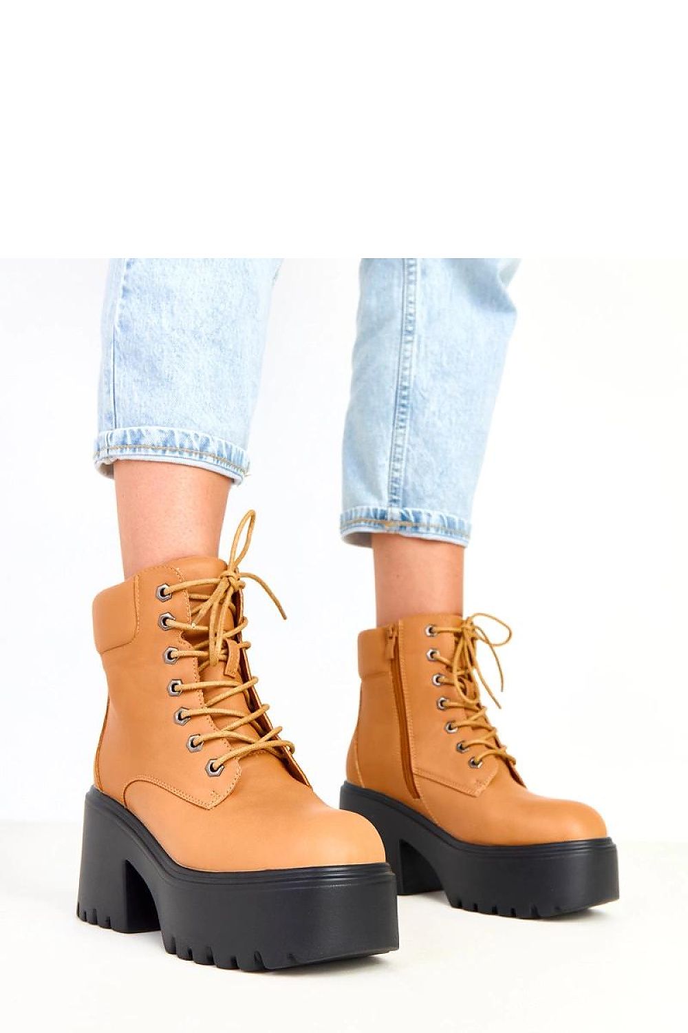 Chunky women's ankle boots by Solea with a chic 9cm heel and fashionable 5cm platform, perfect for urban styles.