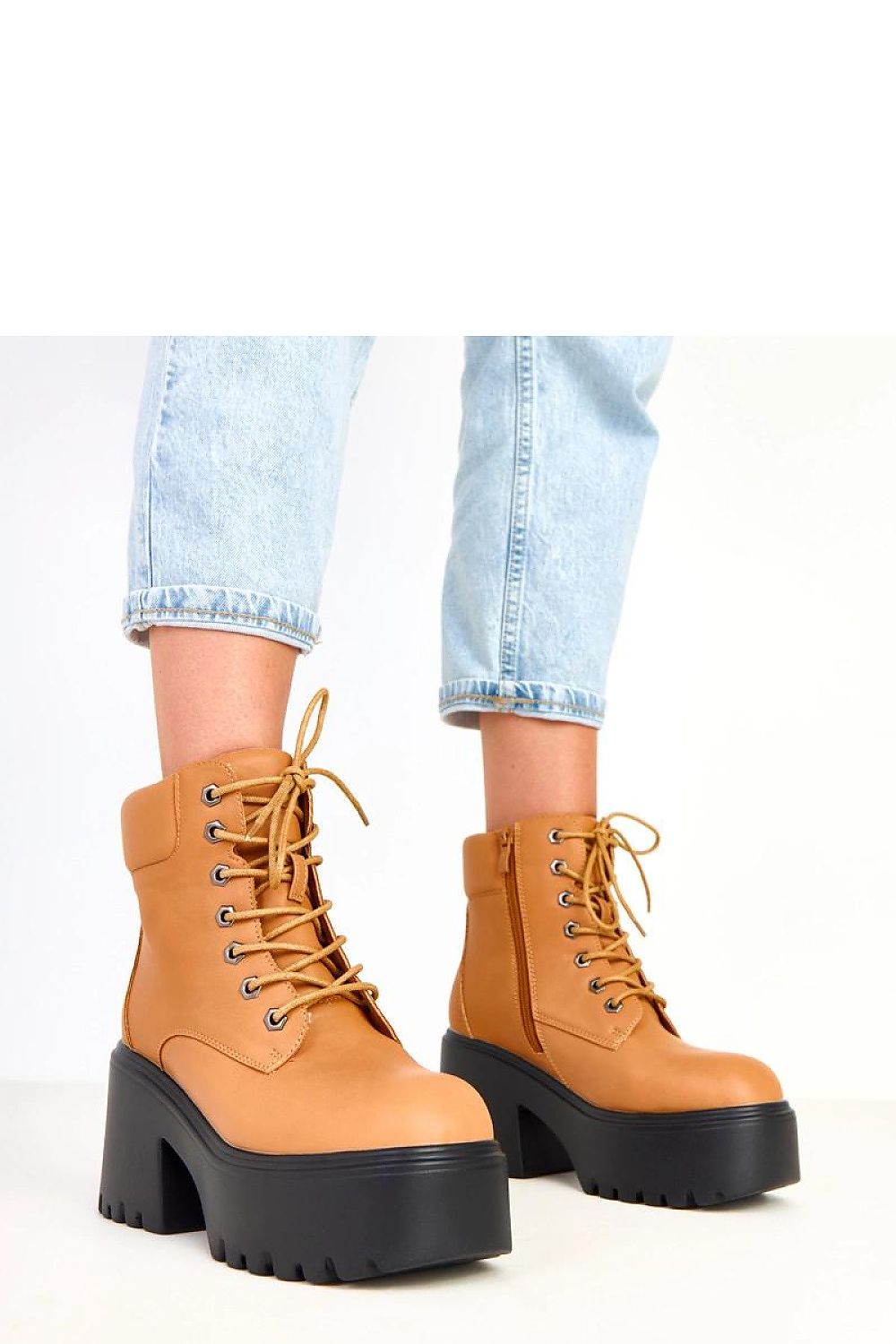 Chunky women's ankle boots by Solea in ecological leather featuring a striking square toe design and a 12cm shaft, perfect for modern urban fashion.