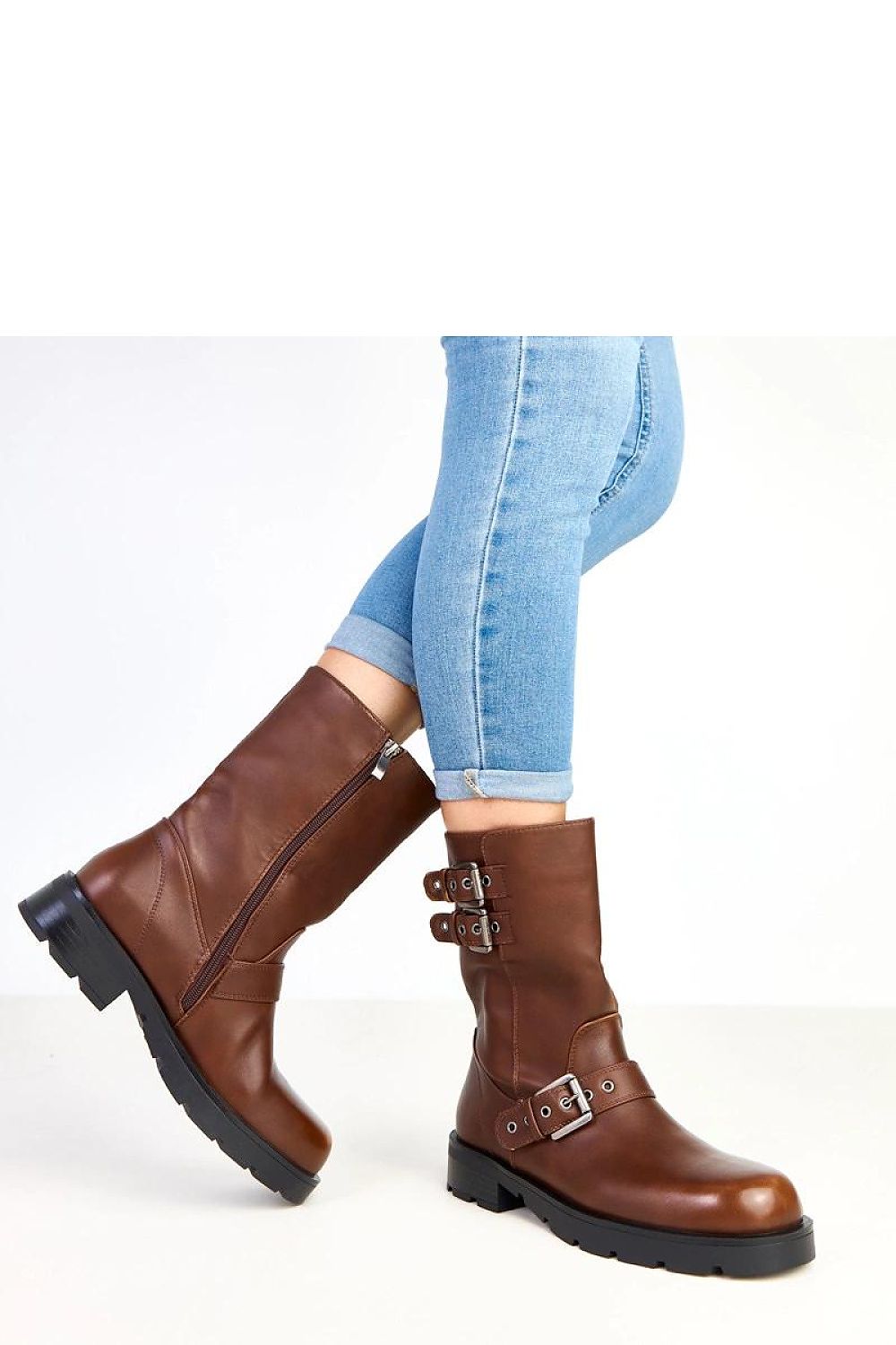 Close-up view of Solea women's ankle boots featuring eye-catching decorative buckles and a comfortable 3.5 cm heel, perfect for transitional seasons.