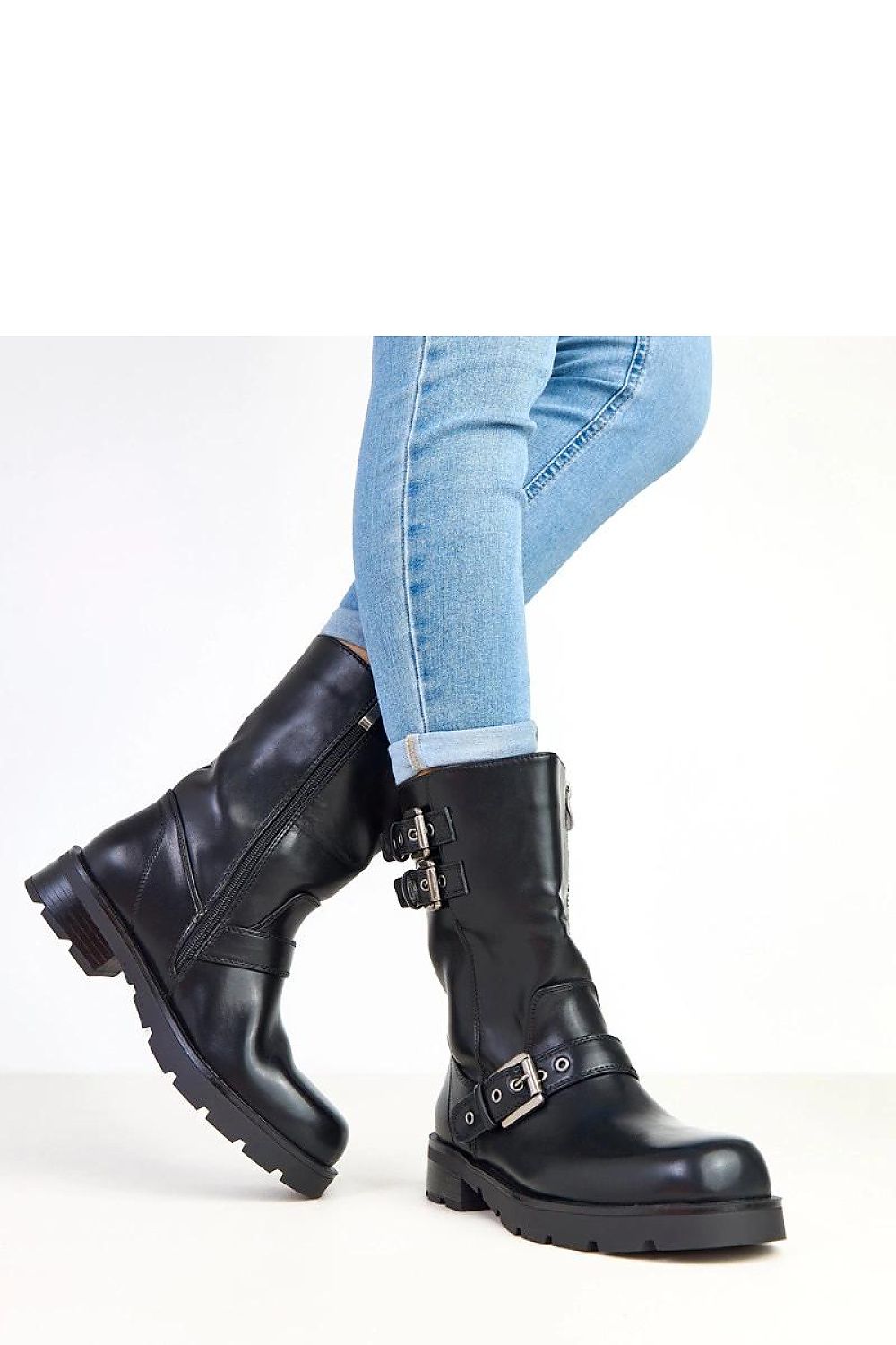 Solea ecological leather ankle boots with a 23cm shaft, designed for comfort with a practical zip closure, ideal for fashionable autumn styling.
