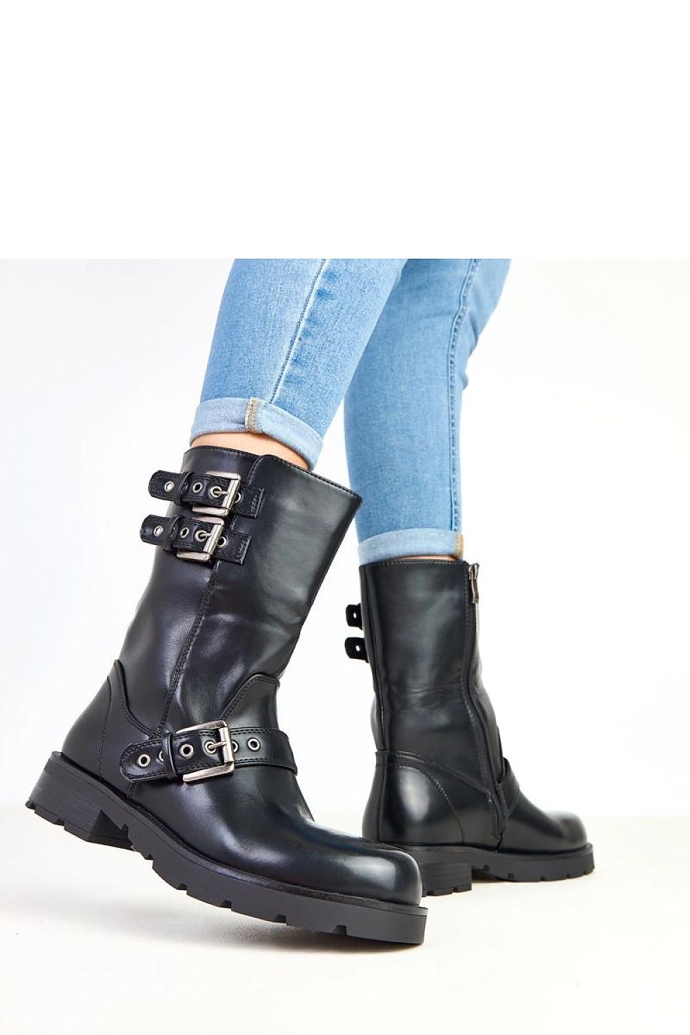 Versatile Solea ankle boots featuring a 3.5cm heel, perfect for everyday chic, enhancing trendy looks with their unique rock style.