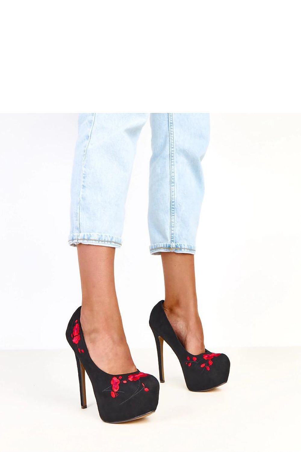 Sophisticated women's heels from Solea, designed with a pointed toe and floral embellishments, offering a chic 15.5cm heel height.