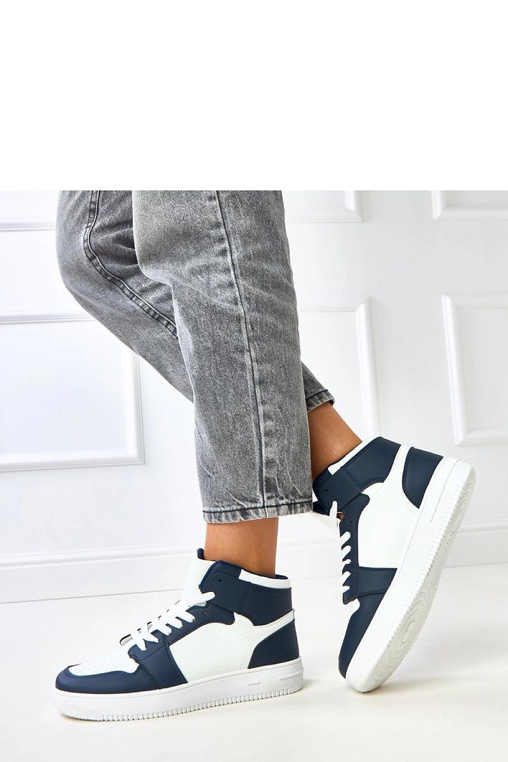Detail of Solea women's sport shoes showcasing the luxurious eco leather finish and classic lacing, designed for comfort and modern fashion.