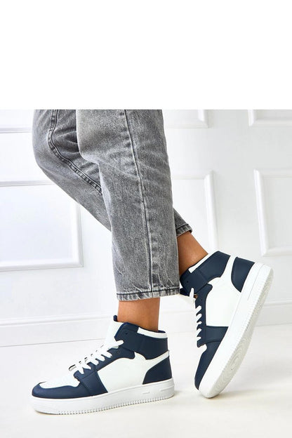 Detail of Solea women's sport shoes showcasing the luxurious eco leather finish and classic lacing, designed for comfort and modern fashion.