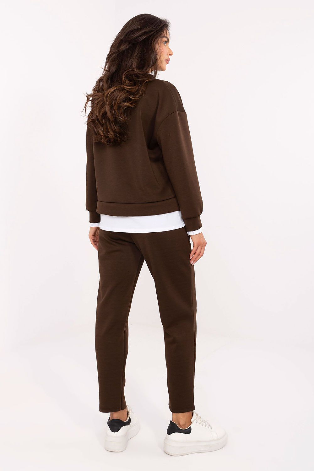 Full outfit display of luxury women's casual set by Rue Paris, comprising a stylish round neck sweatshirt and chic high-waisted trousers.