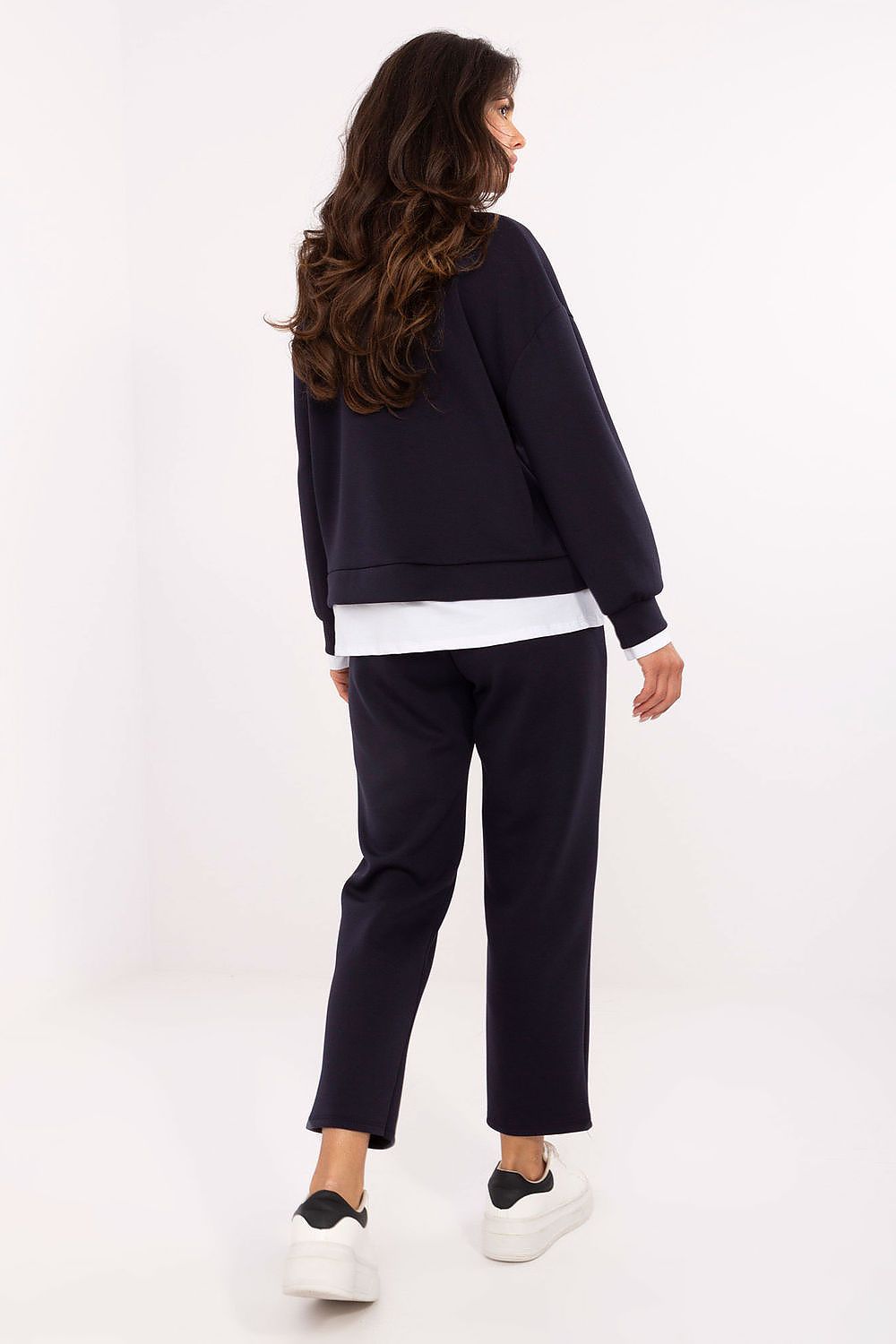 Elegant high-waisted trousers paired with a round neck sweatshirt from Rue Paris, showcasing a sophisticated everyday look for women.