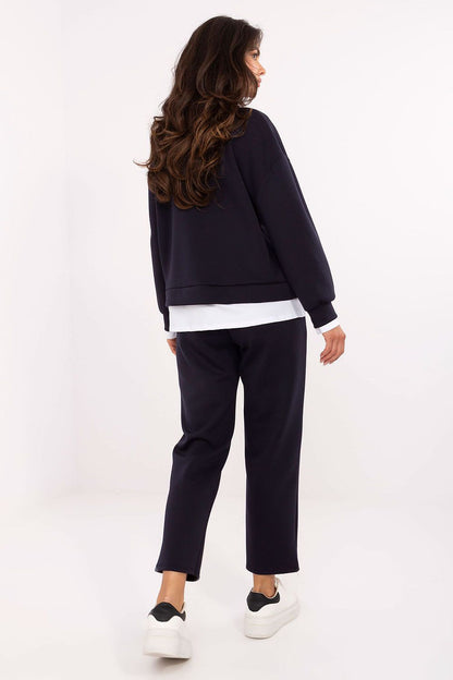 Elegant high-waisted trousers paired with a round neck sweatshirt from Rue Paris, showcasing a sophisticated everyday look for women.