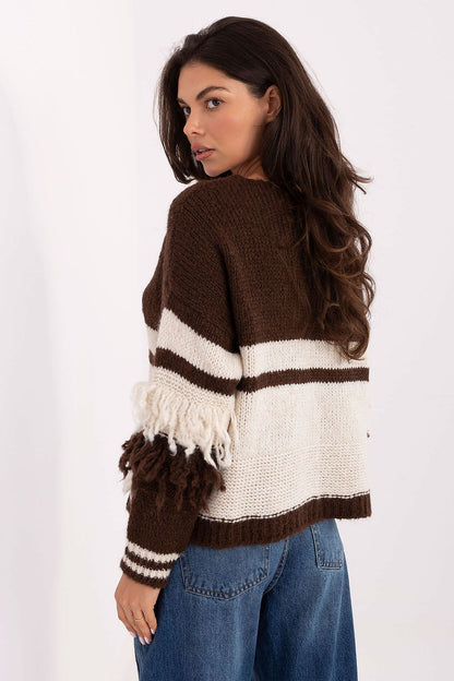 Close-up of Italy Moda's elegant two-tone women's cardigan, showcasing the delicate fringes and stylish V-neck design.