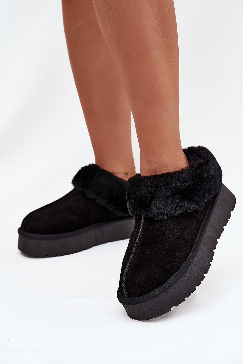 Step in Style luxurious suede snow boots in various EU sizes 36-41, perfect for fashionable winter casual looks.