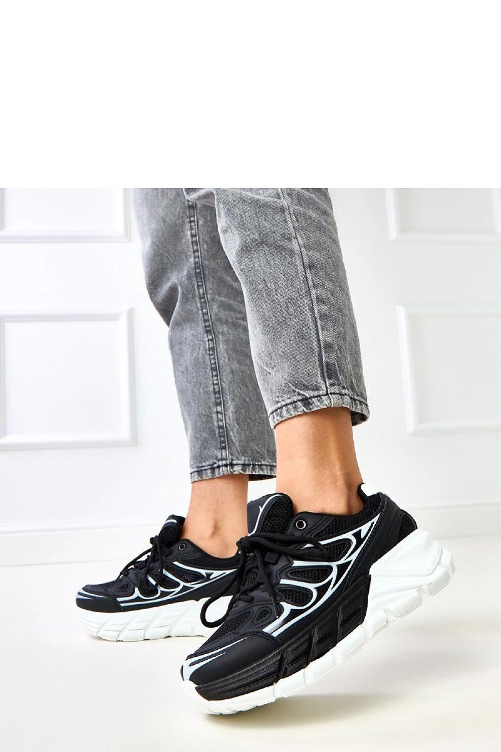 Side view of Solea sport shoes demonstrating their chic design suitable for urban lifestyles, combining comfort with a luxurious essence.