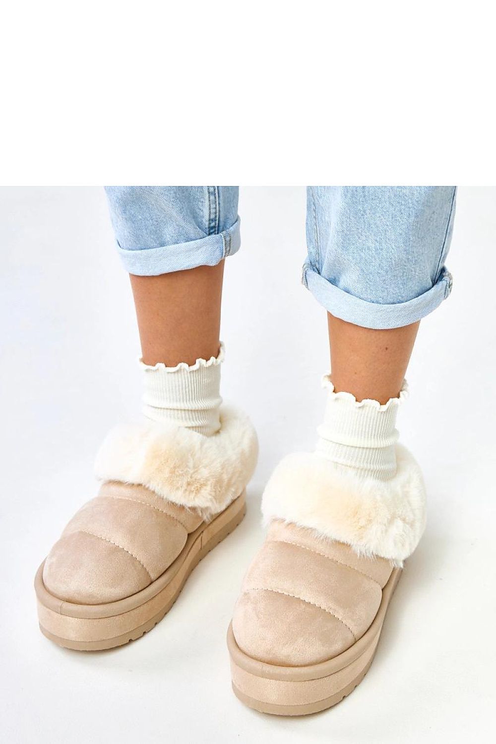 Elegant round toe design of Solea's eco-friendly suede snow boots, perfect for stylish winter outings.