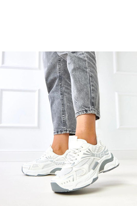 Elegant Solea platform sport shoes for women in synthetic leather, featuring a chic design perfect for urban casual wear.