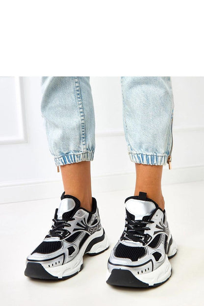 Five-centimetre high Solea platform sport shoes for women, reflecting modern urban sophistication and comfort in every step.