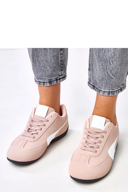 Versatile Solea women's suede sneakers, ideal for everyday outfits with subtle white details that enhance casual styling.