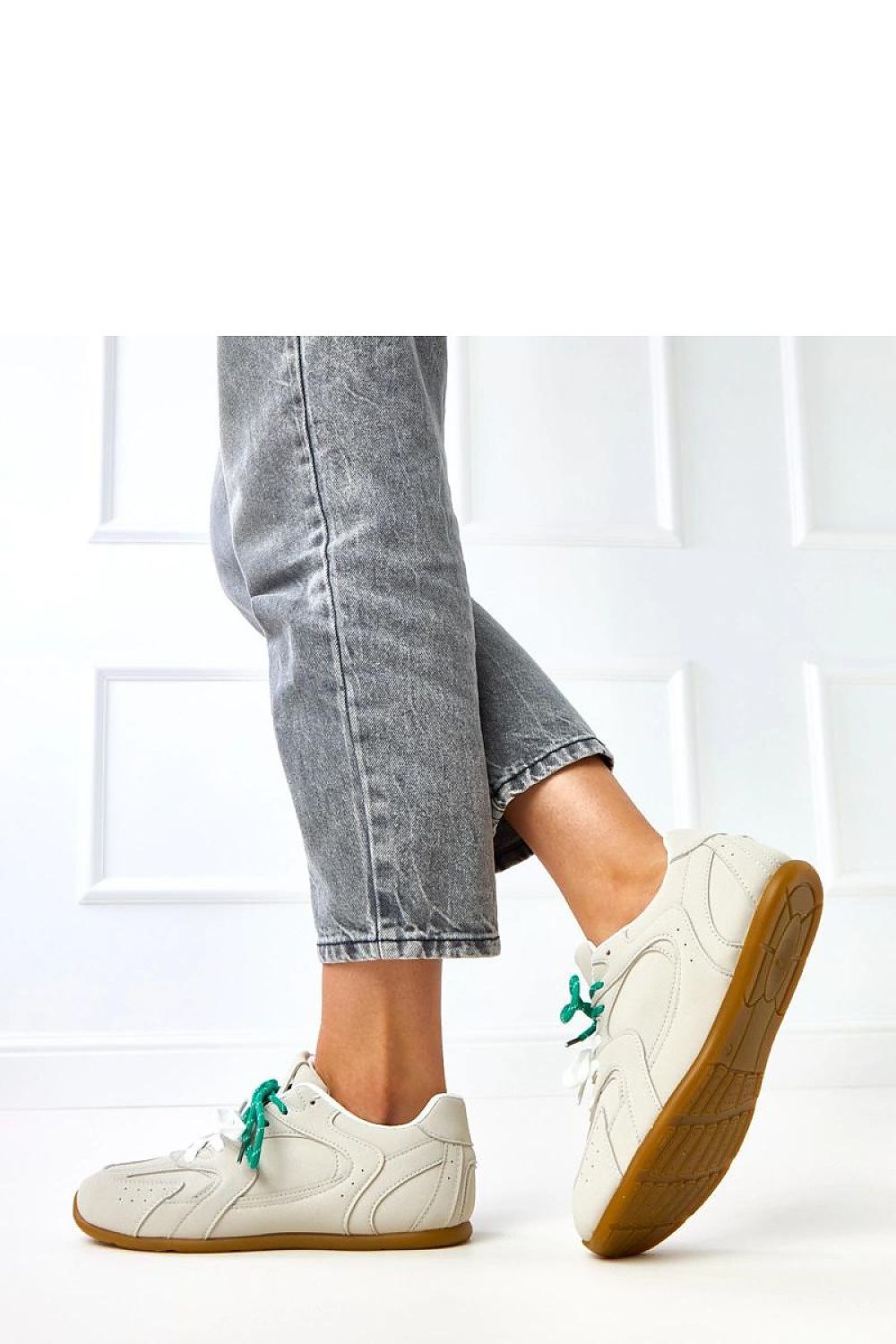 Timeless Solea eco-suede sport shoes with laces and a fresh design, perfect for everyday wear, available in size EU 39.