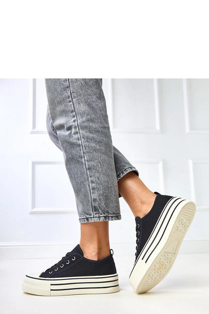 Elegant Solea Women's Platform Sneakers featuring a solid 4.5 cm high platform, providing stability and a fashionable height boost.